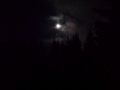 Při pobytu ve tmě krásně svítí Měsíc